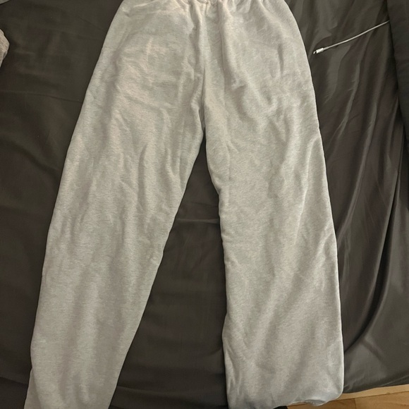 Aritzia sweatpants - Picture 3 of 3